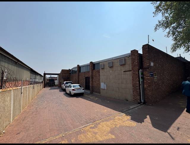 3,000M² WAREHOUSE FOR SALE IN WYNBERG